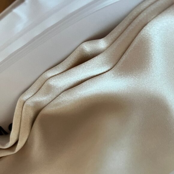 BUNDLE ONLY: Treat Yourself: Satin Pillow Cover &  Le Mini Macaron Nail Lacquer - Picture 1 of 5
